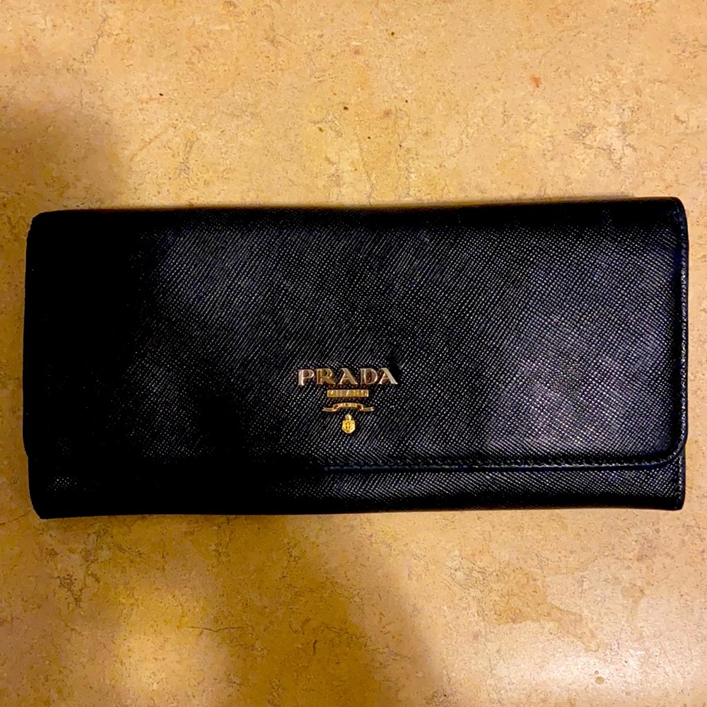 Blacks Prada saffiano wallet